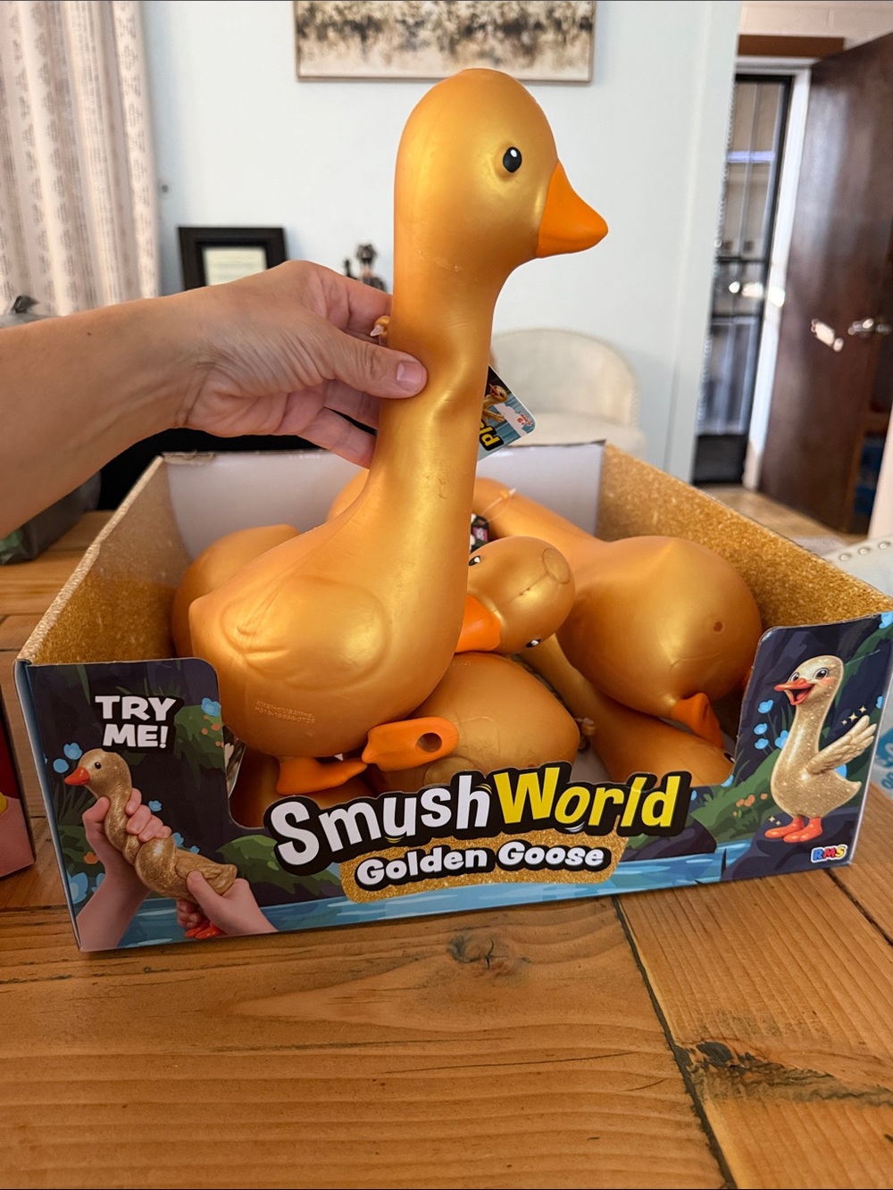 SmushWorld Golden Goose Squishy - Twisted